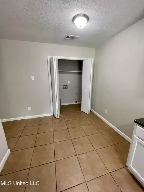 2118 Thousand Oaks Dr, Jackson, MS 39212 photo 6