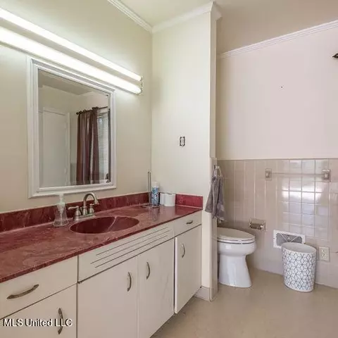 Bath - 1595 Malone Rd, Nesbit, MS 38651 photo 1 of 5