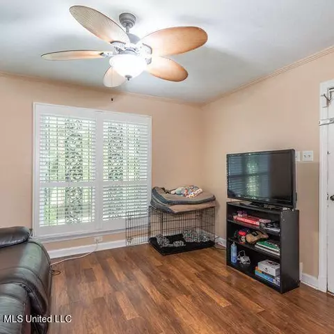 Living - 1595 Malone Rd, Nesbit, MS 38651 photo 1 of 2