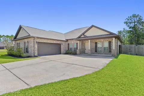 8517 Poplar Trl, Biloxi, MS 39532