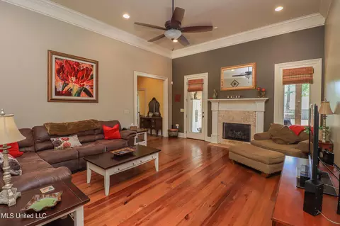 204 Kitty Hawk Cir, Brandon, MS 39047 photo 7