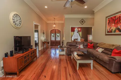 204 Kitty Hawk Cir, Brandon, MS 39047 photo 8