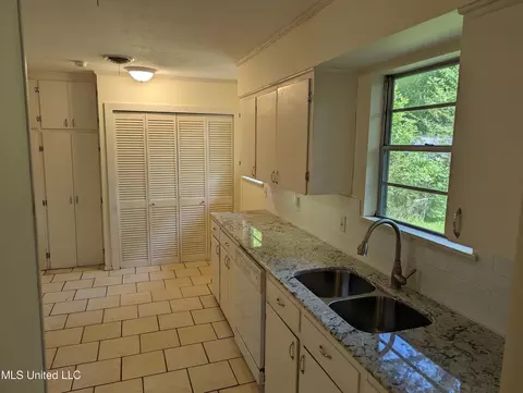 5378 Jamaica Drive Dr, Jackson, MS 39211 photo 8
