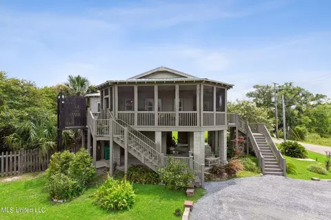 759 N 2nd St, Bay Saint Louis, MS 39520