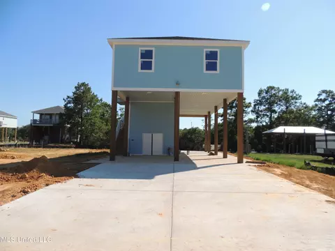5017 Washington St, Bay Saint Louis, MS 39520