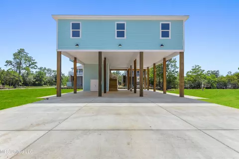 5013 Washington St, Bay Saint Louis, MS 39520