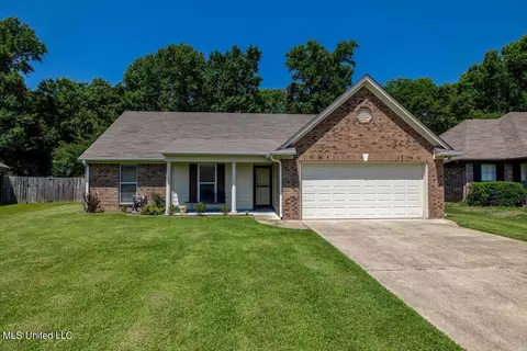 8351 Grayce Dr, Southaven, MS 38671