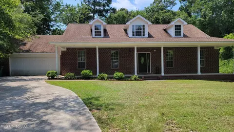 8905 Live Oak Ave, Ocean Springs, MS 39564