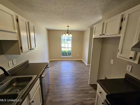 5563 Tiki Ln, Jackson, MS 39212 photo 6