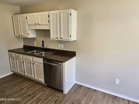 5563 Tiki Ln, Jackson, MS 39212 photo 4