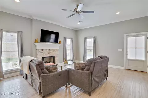 828 Long Leaf Cir, Brandon, MS 39042 photo 8