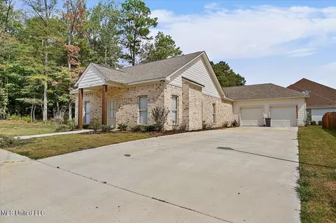 828 Long Leaf Cir, Brandon, MS 39042