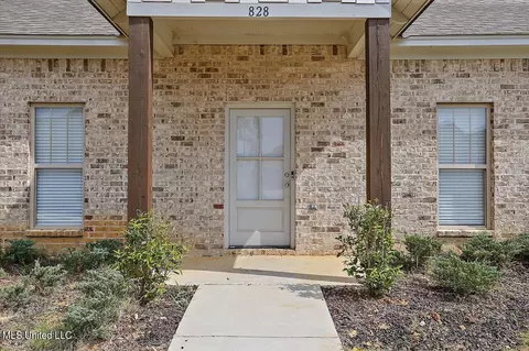 828 Long Leaf Cir, Brandon, MS 39042 photo 4