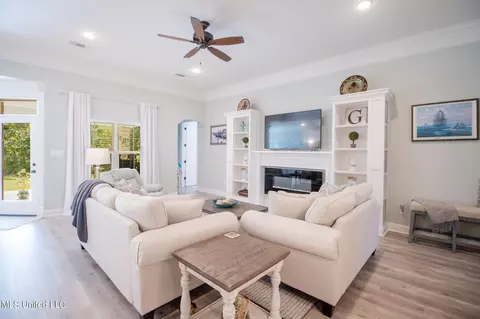 6225 Cypress Ln, Biloxi, MS 39532 photo 12