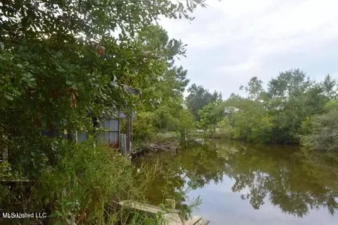 2096 Hollywood Dr, Bay Saint Louis, MS 39520