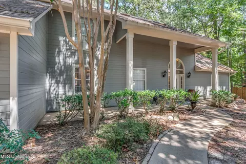 1207 Martin Dr, Brandon, MS 39047
