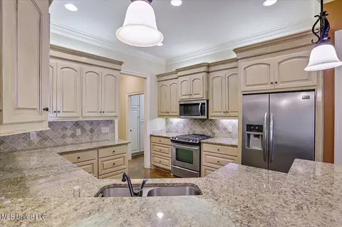 632 Lexington Dr, Florence, MS 39073 photo 9