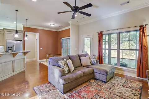 632 Lexington Dr, Florence, MS 39073 photo 6