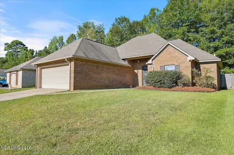 632 Lexington Dr, Florence, MS 39073