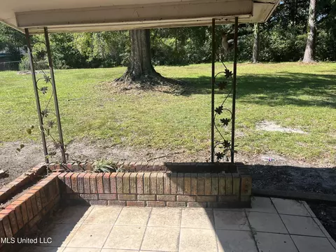 Exterior - 4025 Hillview Dr, Moss Point, MS 39563 photo 4 of 6