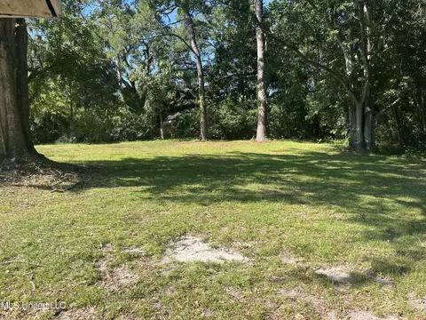 Exterior - 4025 Hillview Dr, Moss Point, MS 39563 photo 5 of 6