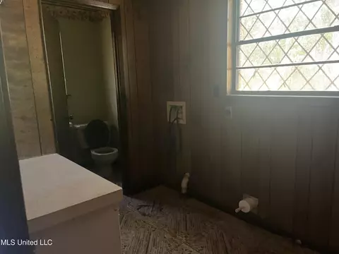 Bath - 4025 Hillview Dr, Moss Point, MS 39563 photo 1 of 4