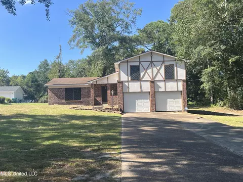 4025 Hillview Dr, Moss Point, MS 39563