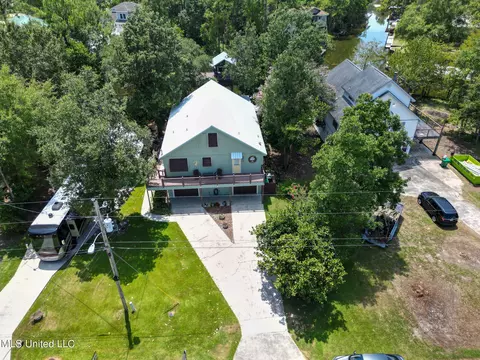 15048 Pawnee Pl, Kiln, MS 39556