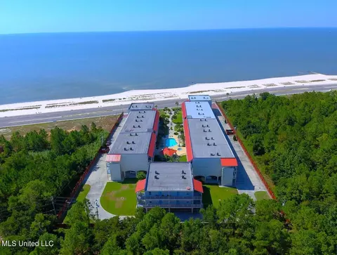 1453 E Beach Blvd #206, Pass Christian, MS 39571