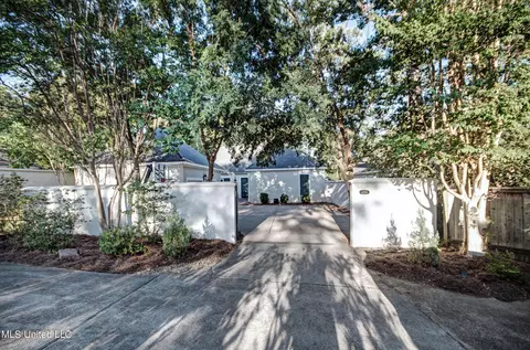 4206 Ridgewood Rd, Jackson, MS 39211