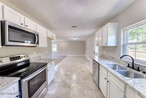 3805 Coventry Dr, Moss Point, MS 39562 photo 13