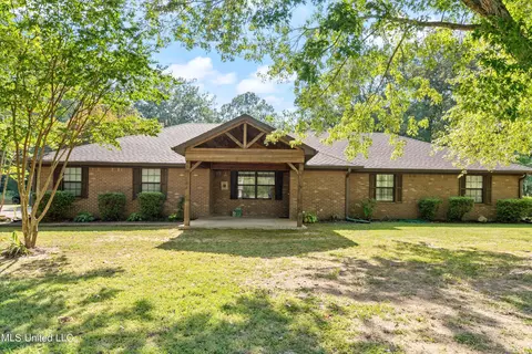 300 Brandywine Ln, Senatobia, MS 38668