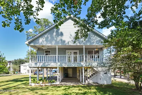 6329 Shawnee St, Kiln, MS 39556