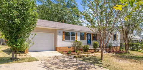 105 Sunset Dr, Clinton, MS 39056 photo 1