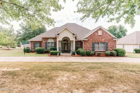 100 Grand Oak Blvd, Clinton, MS 39056