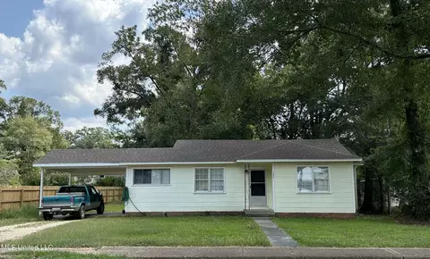 744 Manila St, Lucedale, MS 39452