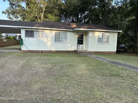 744 Manila St, Lucedale, MS 39452 photo 2
