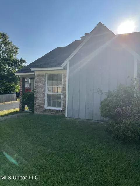 1623 Rosemont Dr #A, Clinton, MS 39056