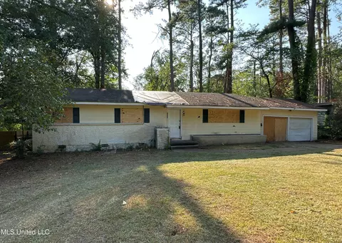 2705 Pinedale St, Jackson, MS 39204