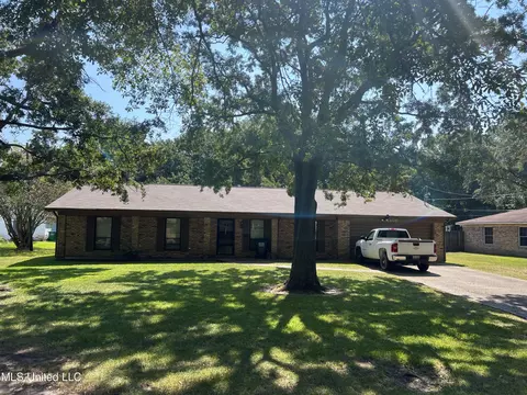 1406 22nd St, Pascagoula, MS 39581