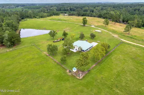 71 Comeaux Dr, Poplarville, MS 39470