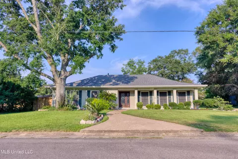 306 Southern Cir, Gulfport, MS 39507