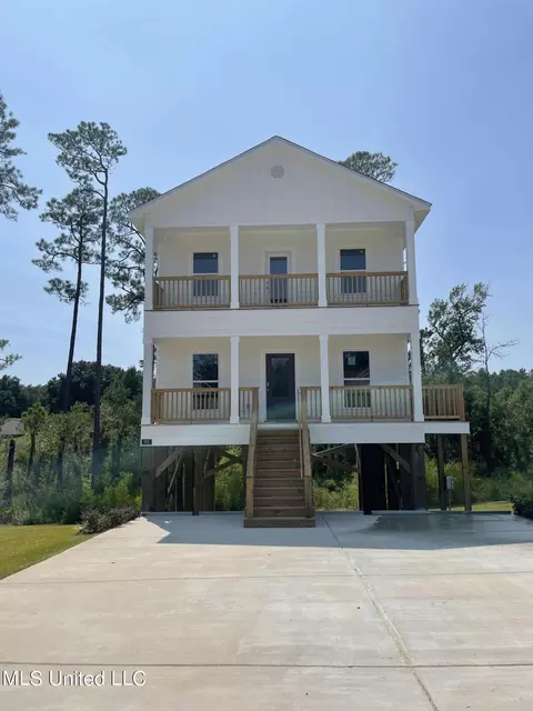 767 Baybreeze Dr, Biloxi, MS 39532
