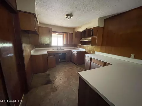 1572 W Mcdowell Rd, Jackson, MS 39204 photo 3