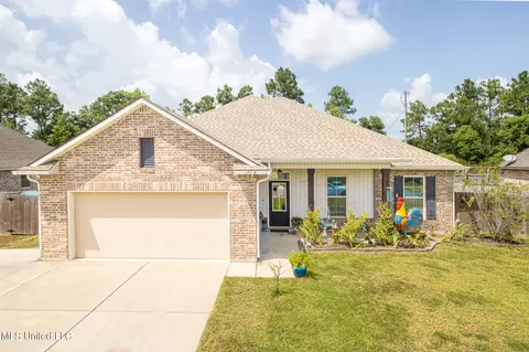 12816 Jackson Lee Dr, Ocean Springs, MS 39564