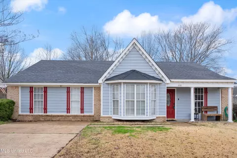 208 Hunter Dr, Senatobia, MS 38668