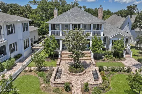 1108 E Beach Blvd, Gulfport, MS 39501