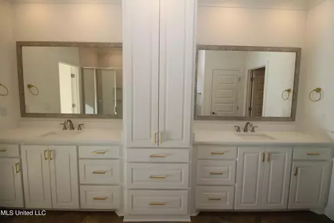 Bath - 108 Waverly Dr, Florence, MS 39073 photo 2 of 4
