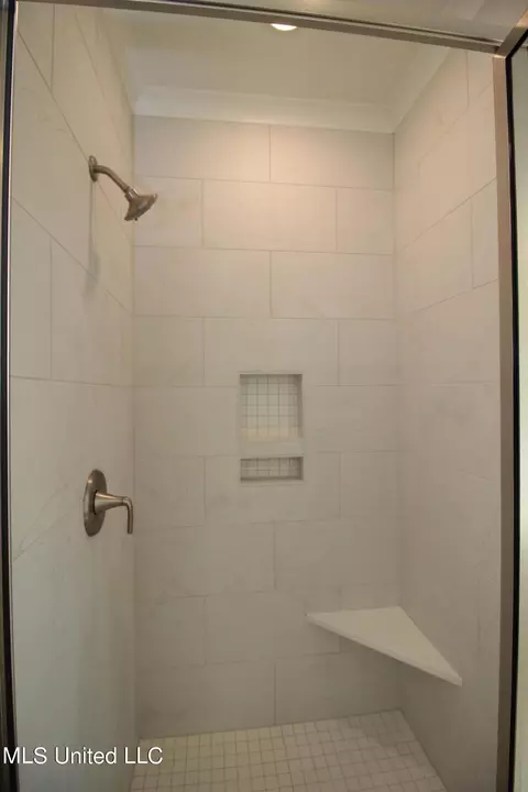Bath - 108 Waverly Dr, Florence, MS 39073 photo 3 of 4