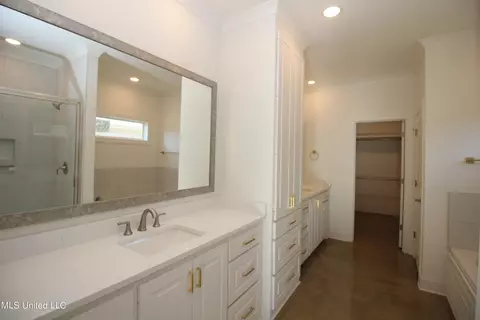 Bath - 108 Waverly Dr, Florence, MS 39073 photo 1 of 4